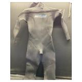 Womenï¿½s size 8 wetsuit