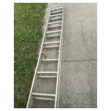 Aluminum extension ladder