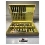 Flatware set