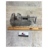 Bench vice 3 1/2 inch jaws
