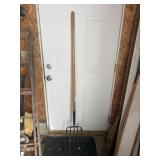 54 inch handle, manure fork