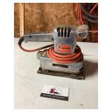 Black & Decker deluxe sander works as it should