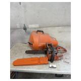 Stihl 009 chainsaw With case has good compression