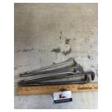 Rolling head prybars