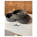 Stacking cake pans