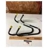 V-shaped hang all brackets