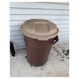 Rubbermaid trashcan