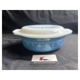 Pyrex snowflake pattern with lid