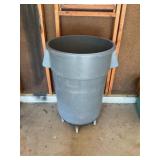 Trash bin on wheels
