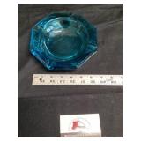 Three ashtrays hazel Atlas six sided