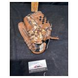 Easy close, baseball glove left-handed