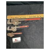 Pipe wrenches