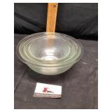 Pyrex nesting mixing bowls