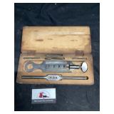 Tap and die set