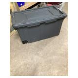 Starilite 40 gallon tote on wheels
