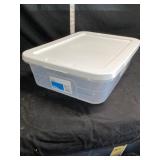 Clear tote with lid