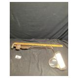 Articulating magnifying light