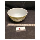 Pyrex 2 1/2 quart mixing bowl