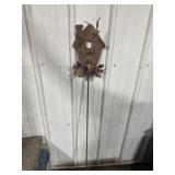 Metal birdhouse yard stake