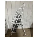 Step ladder with railings