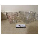 Glass measuring cups