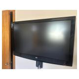 LG flat screen tv hanging in wall 42 inch