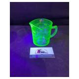 Kellogs uranium glass measuring cup