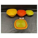 Tupperware bowls with lids/ appear to