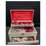 Jewelry box and jewelry