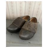Wood dutch clogs