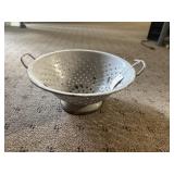Enamel strainer