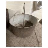 Cast iron pot