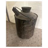 Metal oil can