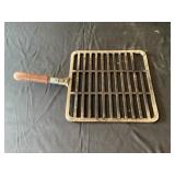 Handheld cooking grate wooden handle