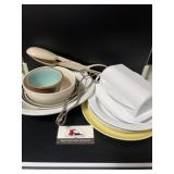 Assorted kitchen items