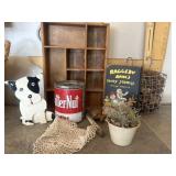 Primitive decor