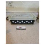 Pyrex dish and holder - 2 lids