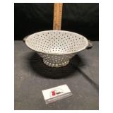 Enamel strainer