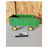Ertl John Deere metal chuck wagon