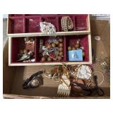 Vintage misc jewelry in box