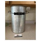 Galvanized pail with lid