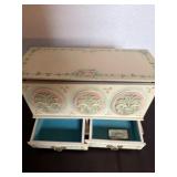 Vintage jewlery box and jewelry