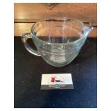 Pampered chef glass measure