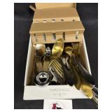 Flatware set