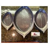 Stoneware leaf plate set