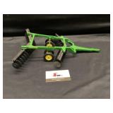 John Deere disc 1/16 scale