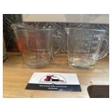Glass measuring cups