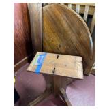 Pedestal table