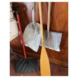 Scoop shovel, shovels, and ore