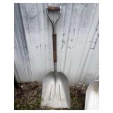 Aluminum shovel